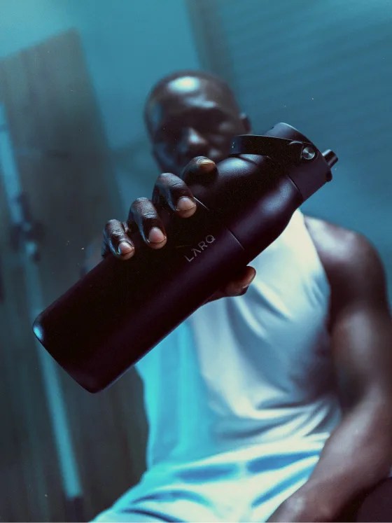 How is LARQ Bottle Revolutionizing Clean Water on the Go? Innovation
